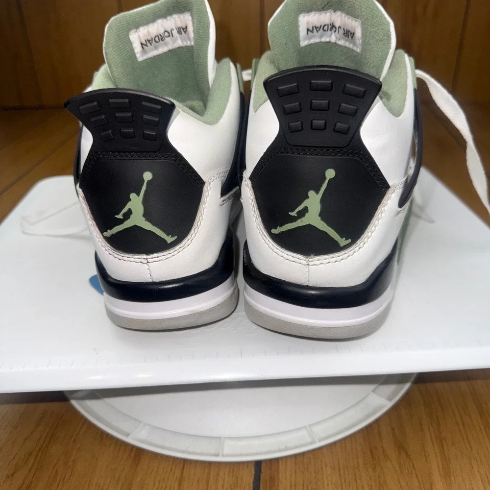 Air Jordan 4 Retro Seafoam Oil Green White Black AQ9129-103 Mens Size 8
